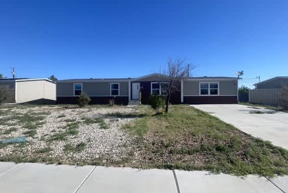 HUD Home — 916 Butternut St, Carlsbad, NM 88220 - photo 1