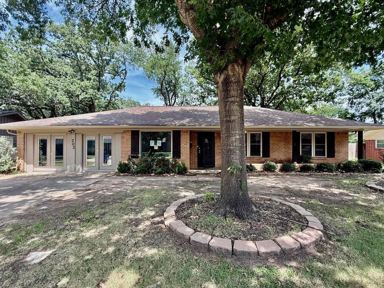 HUD Home — 202 Juniper St, Mansfield, TX 76063 - photo 1