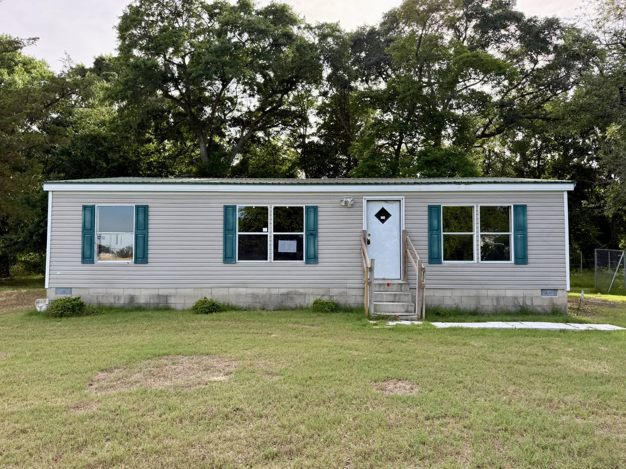 HUD Home — 6707 Sharptown Rd, Laurel, DE 19956 - photo 1