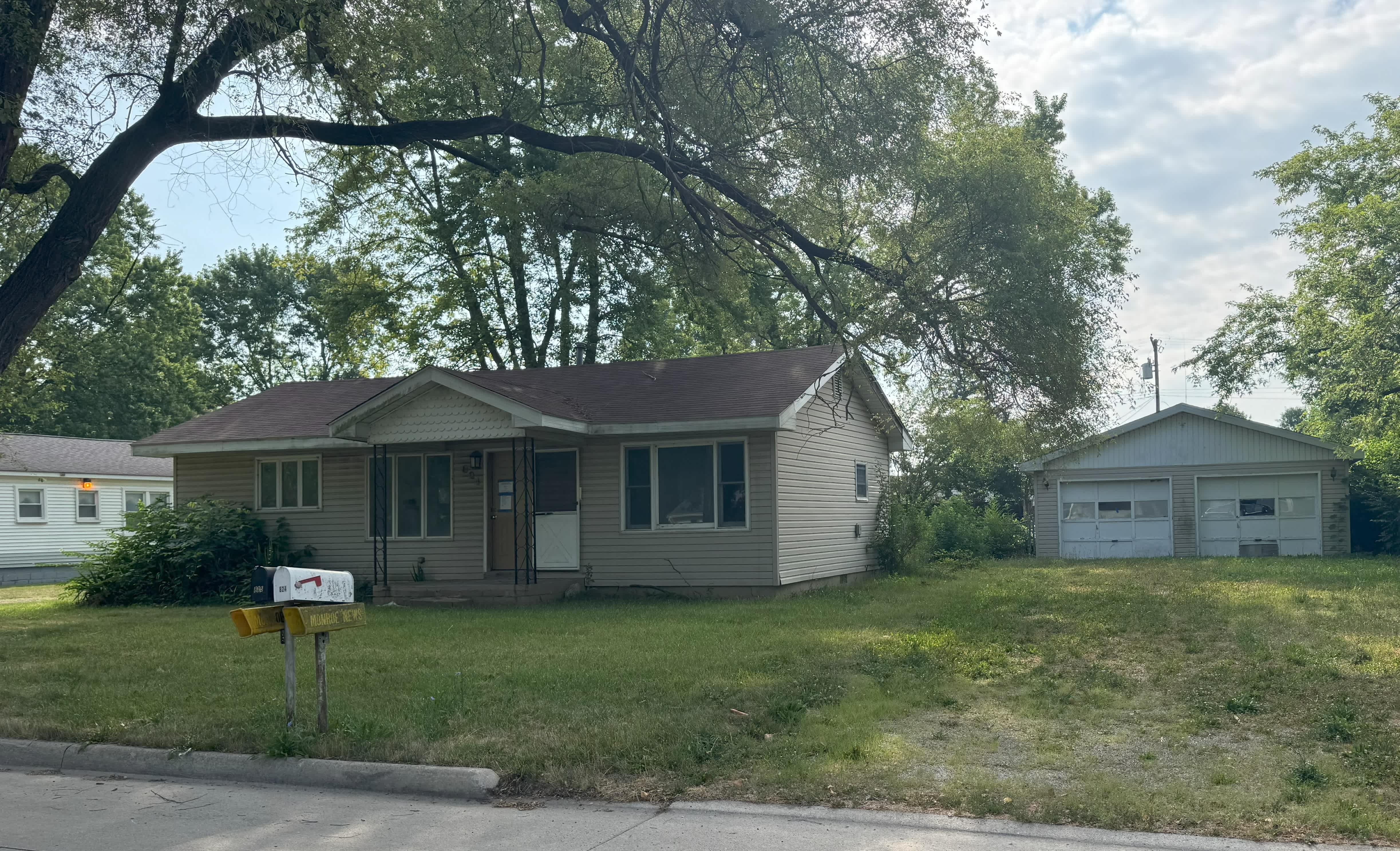 HUD Home — 824 Harbor Ave, Monroe, MI 48162 - photo 1