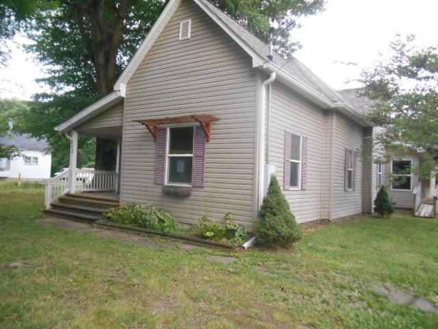 HUD Home — 802 North Rd, West Frankfort, IL 62896 - photo 1