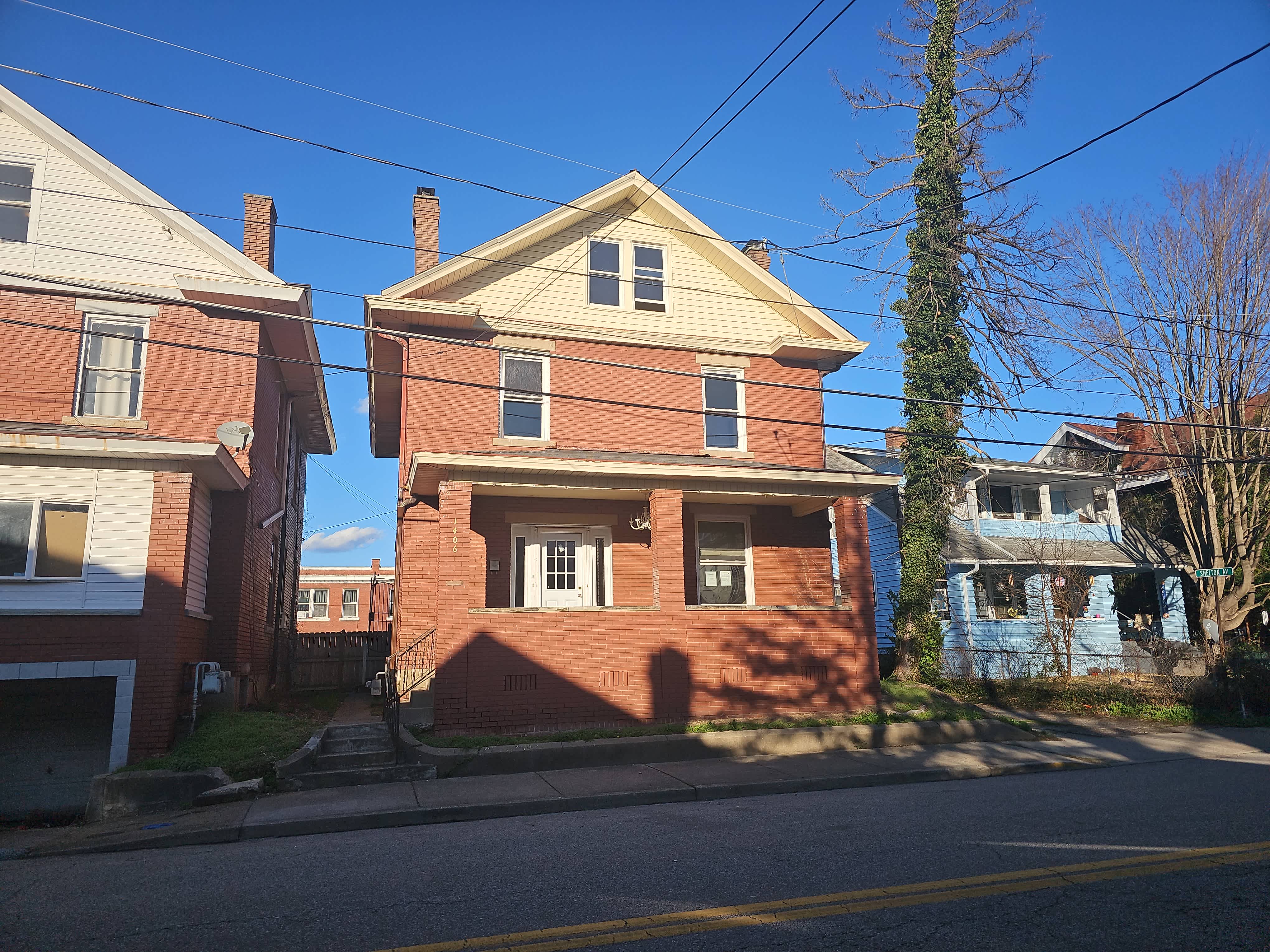 HUD Home — 1406 Lee St E, Charleston, WV 25301 - photo 1