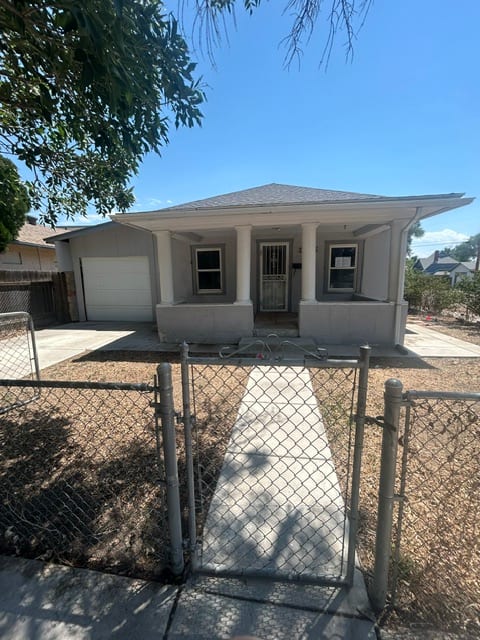 HUD Home — 1130 W 16th St, Pueblo, CO 81003 - photo 1