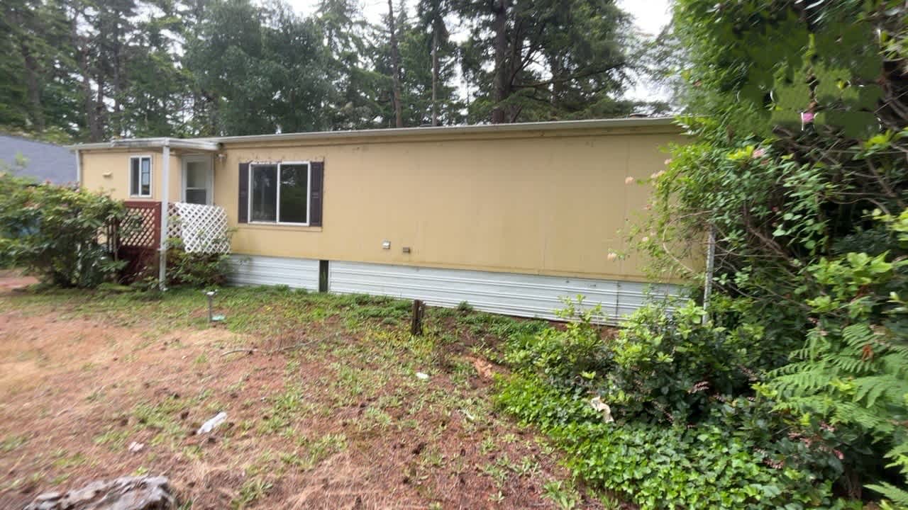 HUD Home — 64 Outer Dr, Florence, OR 97439 - photo 1