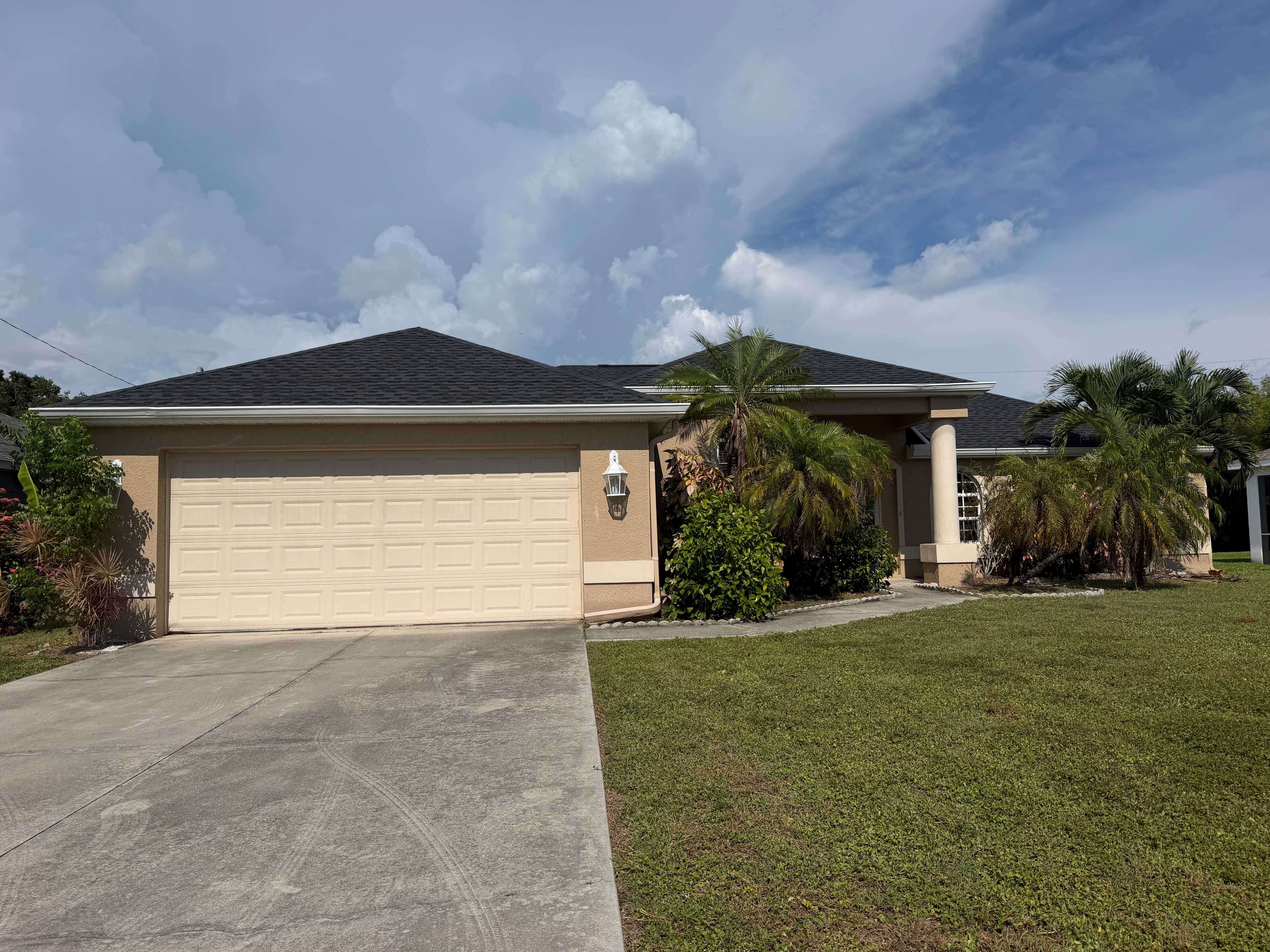HUD Home — 2017 Sw 20th Ave, Cape Coral, FL 33991 - photo 1