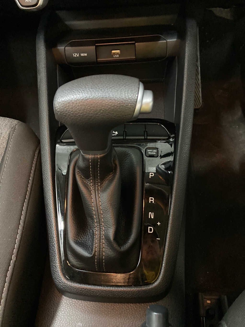 2021 Kia Stonic - photo 1
