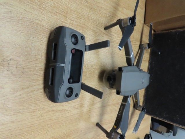 DJI Mavic 2 Zoom Drone/Remote(S)