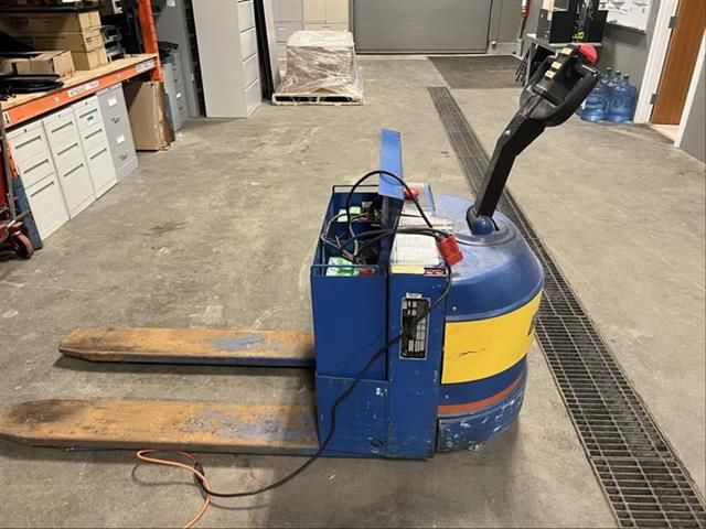 Blue Giant Electric Pallet Jack (Off)