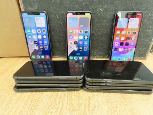 Apple 64GB iPhone 11-Lot of 11(S)