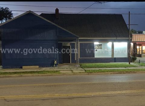Updated Mixed-Use Retail & Residential Hub with Upgraded 4-Car Garage Located in Toledo Ohio