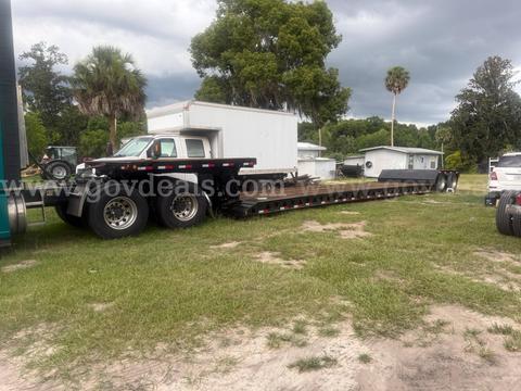 Rgn 53 foot Low boy 32 feet in the well double drop