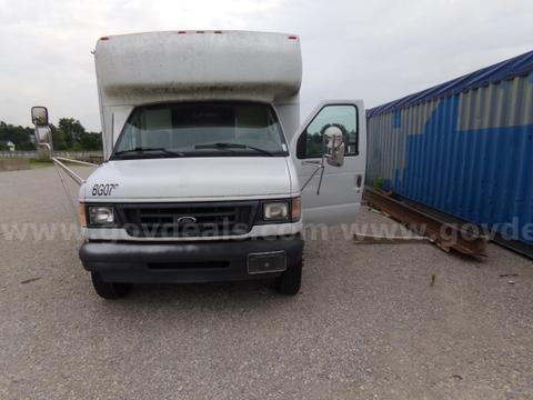 FORD BOX TRUCK