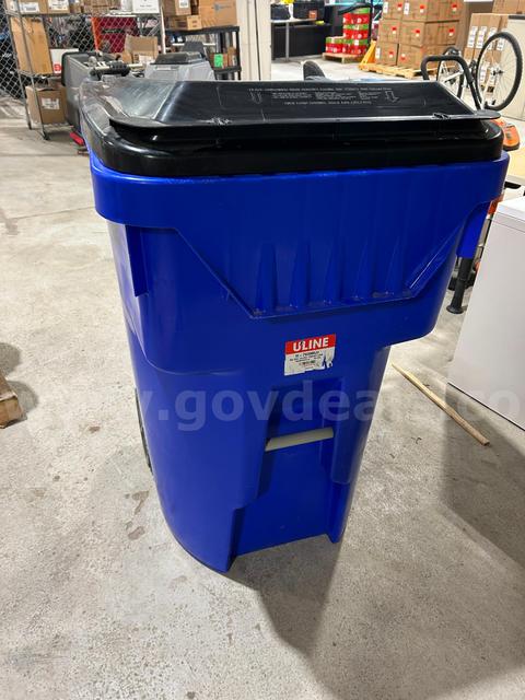 95 Gallon bin with wheels