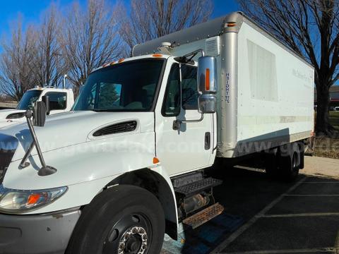 INTERNATIONAL 7-TON BOX TRUCK W/ LIFT GATE