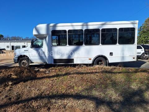 *CITY SURPLUS* 2013 Ford Econoline Star Cutaway E450 Wheelchair Van