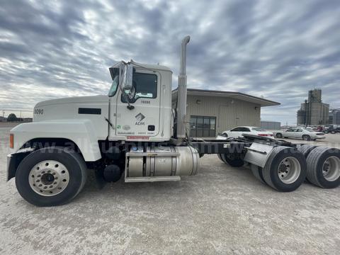 2018 Mack CU613 Semi Tractor