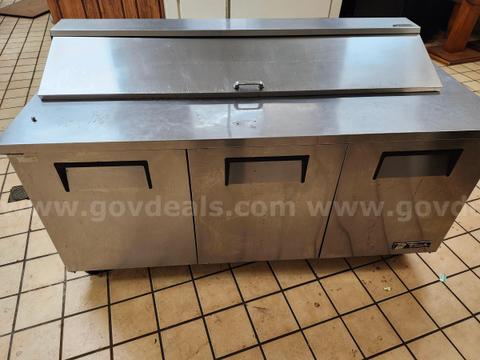 TRUE TSSU-72-18 REFRIGERATOR