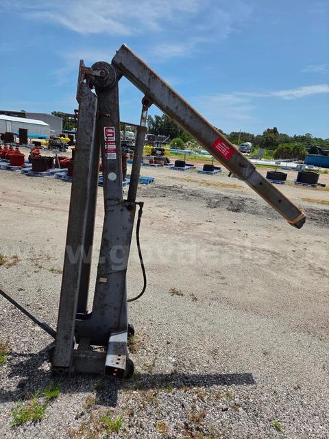 ENGINE HOIST