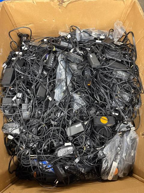 Lot of 850 USB-C 45W 3 Amp AC Adapters