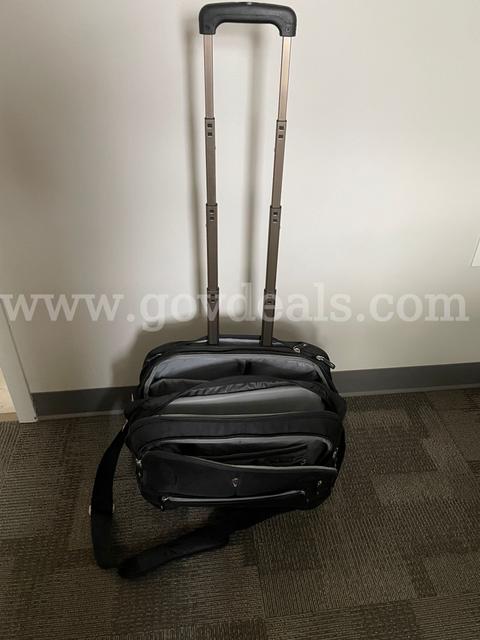 Laptop bag with wheels