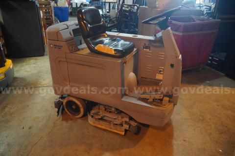 Nilfisk Advance HR 2800 Ride-On Floor Scrubber