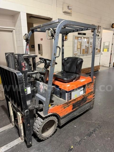 Lot of 3 Forklifts