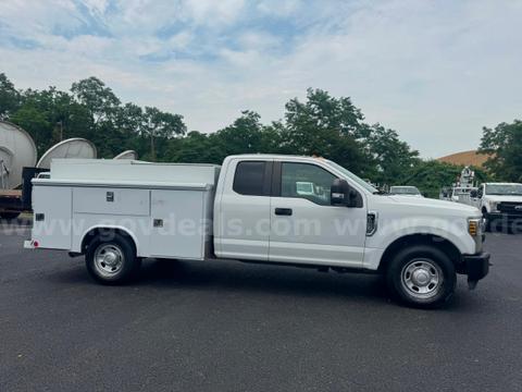 2019 FORD F350 SUPERCAB, ENCLOSED SERVICE BODY