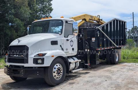 2025 Mack MD Grapple Truck