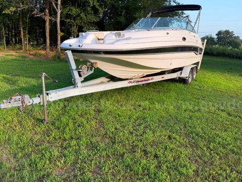 1999 Chaparral Sunesta 233 with 217 hours