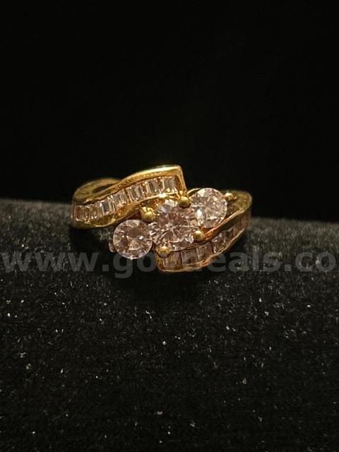 Stunning, Ladies, 24k Gold, Size 4,  CZ Wedding Ring Read⬇️