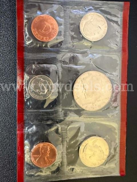 The 1987 D US Mint Denver Souvenir Set-uncirculated- Sealed