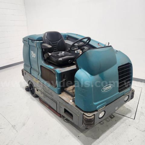 Tennant Ride-On Floor Scrubber