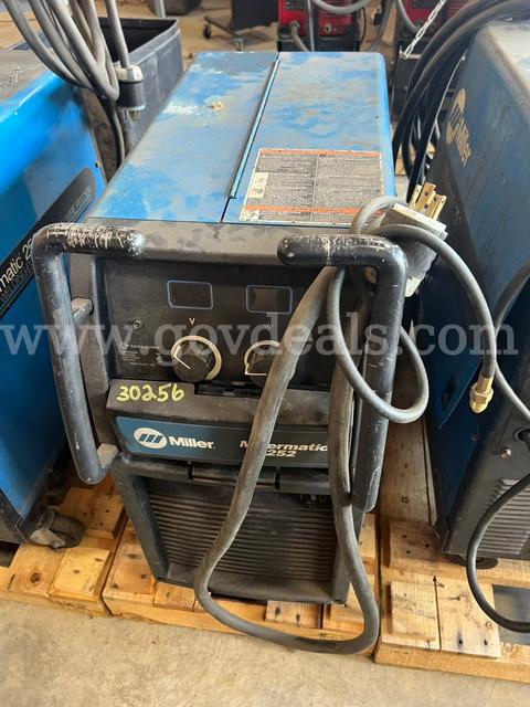 Miller Millermatic 252 CV DC Welding Power Source/Wire Feeder