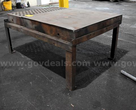 Acorn-Style Welding Table With Turntable