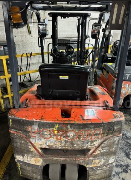 Lot of 5 Forklifts