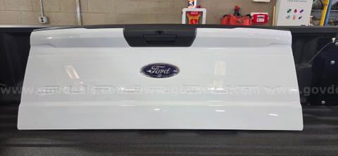 10 White tailgates 10 Black rear bumpers