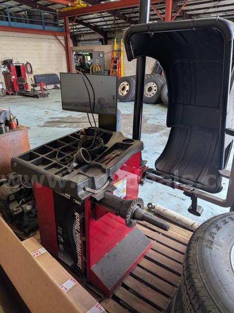 Hunter Vehicle Tire Balancer