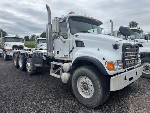 2005 Mack CV513