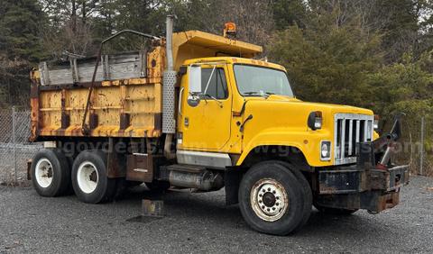 1991 International 2554 Dump Truck with Plow and Spreader (NOT RUNNING)