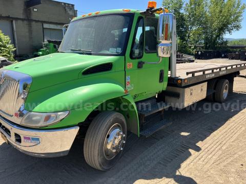 2004 International 4300 SBA S/A FLAT BED