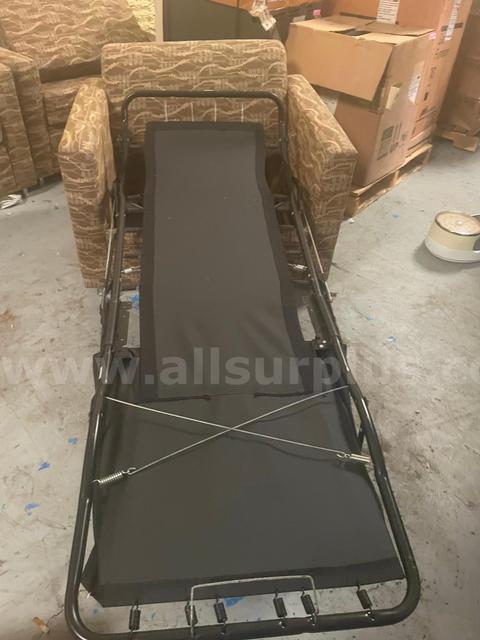 (8) Sleeper Chair / Chair Bed β Pulls Out to Single Bed
