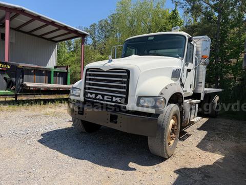NEW DURAMAG HD SERIES FLATBED ON 2013 MACK GRANITE