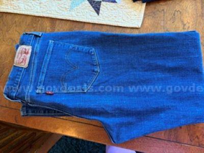 Classic Straight Leg, Size 30, Women’s Levi Jeans