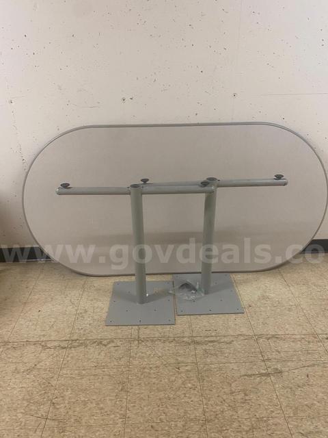 chair and table  - Lot 605