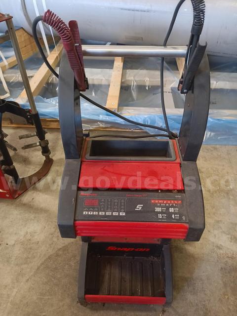 SNAP ON EEBC500 BATTERY CHARGER USED GOOD