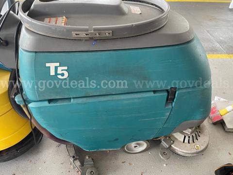 Tennant T5 Floor Scrubber
