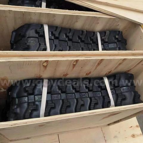 FREE SHIPPING - Lot of 2 Rubber Tracks 180Γ72Γ37mm (7.09"x2.83"x37) for Mini Excavator or Skid Steer