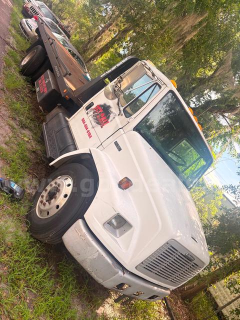 2003 Freightliner FL80