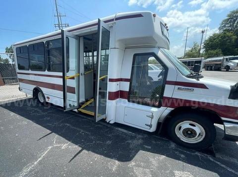 2016 FORD E-450 CHAMPION BUS-LF260RD