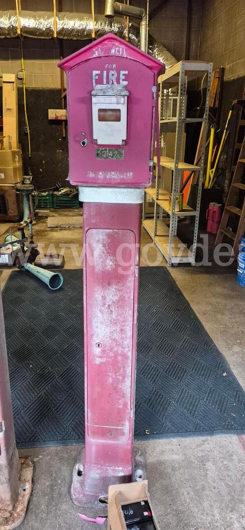 GAMEWELL PEDESTAL BOX